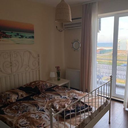 Apartament Summerland La Malul Marii Negre Мамая Екстериор снимка